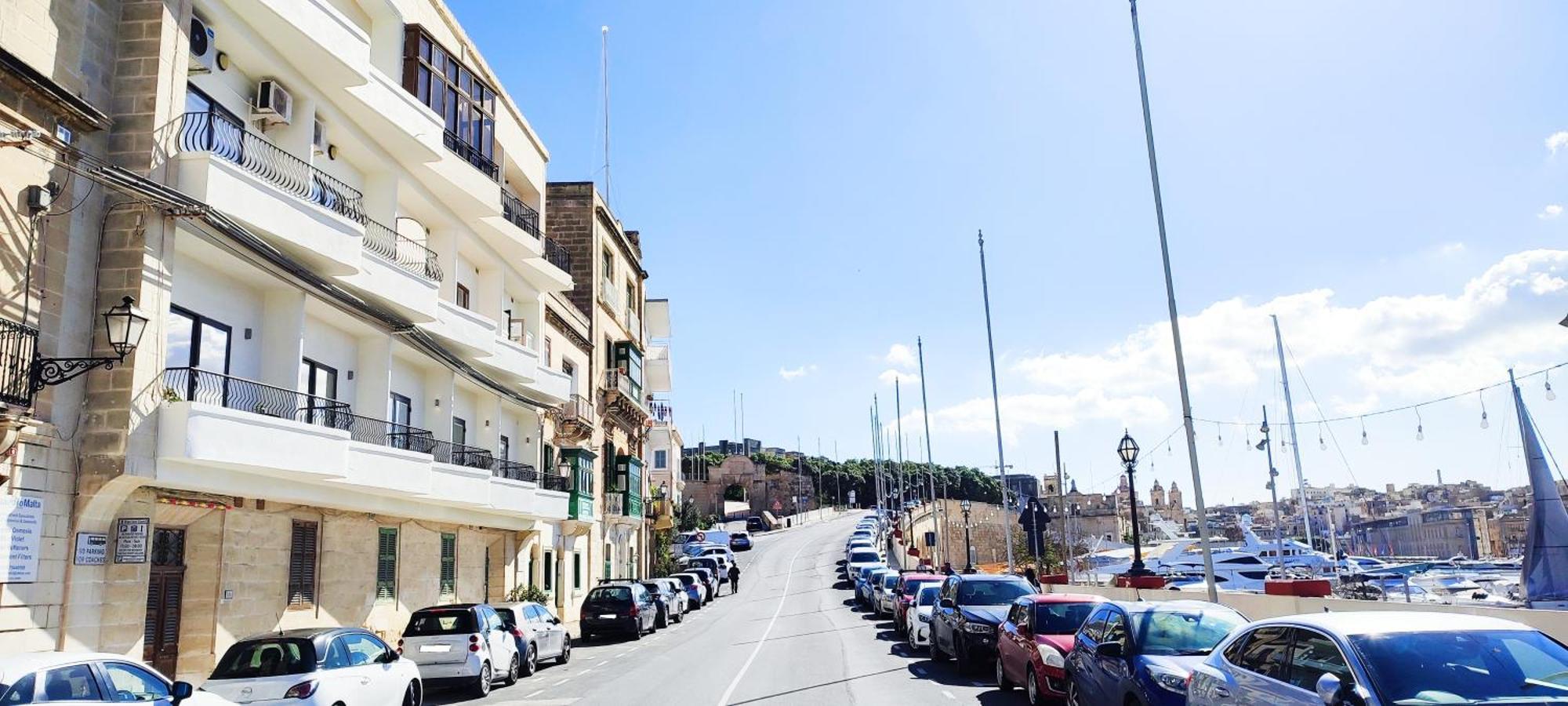 Vittoriosa' Seafront 2 Bed Highly Furnished Apartment Экстерьер фото